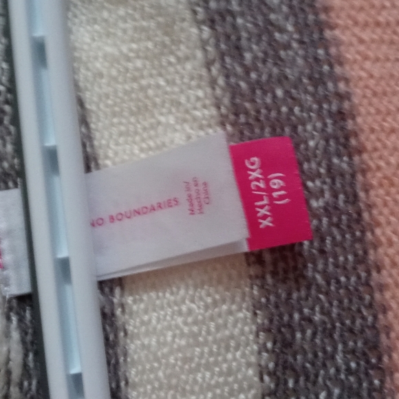 Women sweater - Picture 2 of 2